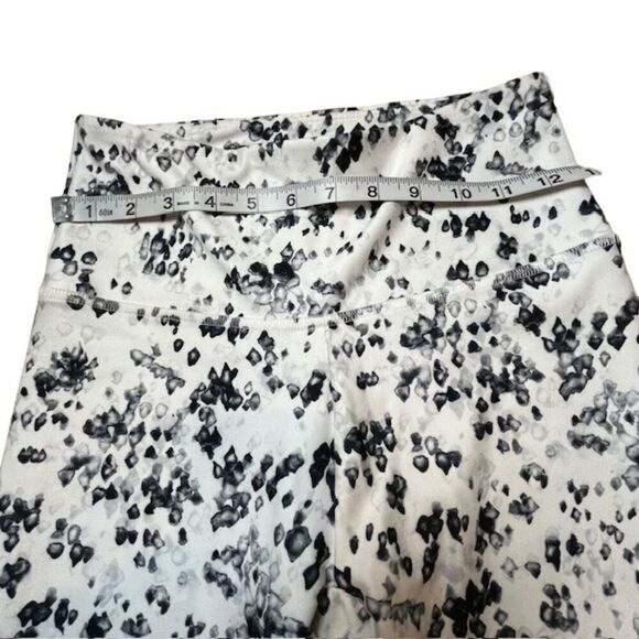 Balance Collection Women's Leggings White with Black Gray Geo Print Size Medium - Picture 3 of 10